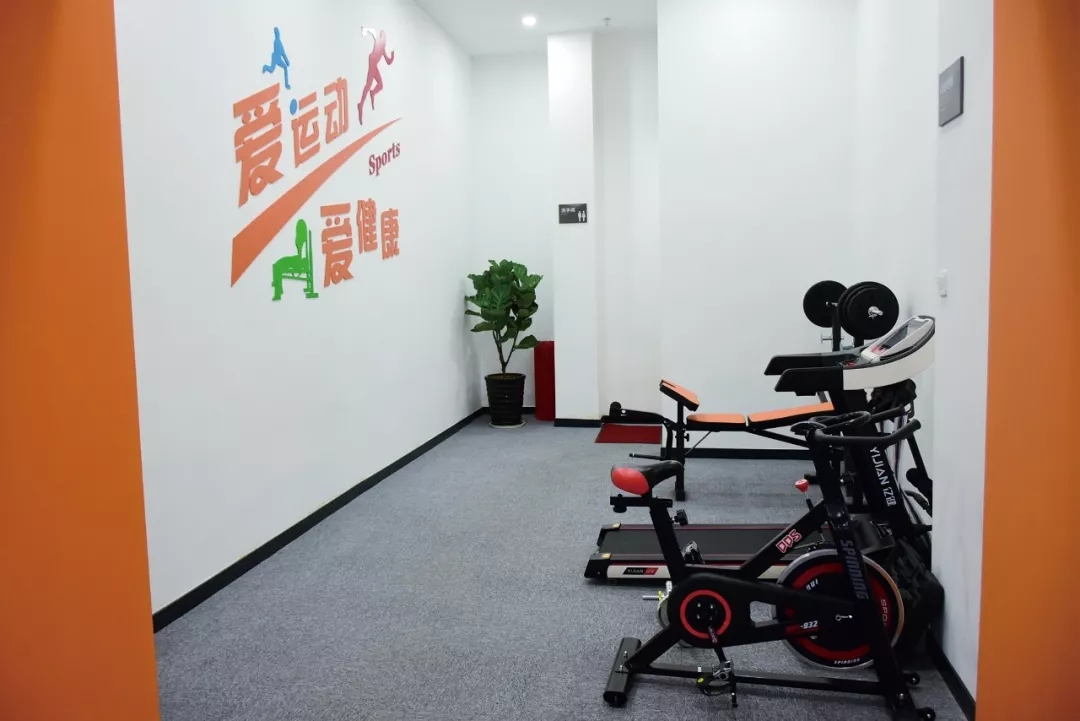 百創(chuàng)精工，匠心締造 |“鴻榮源物業(yè)超大型辦公室”裝修項(xiàng)目獲高度贊揚(yáng)