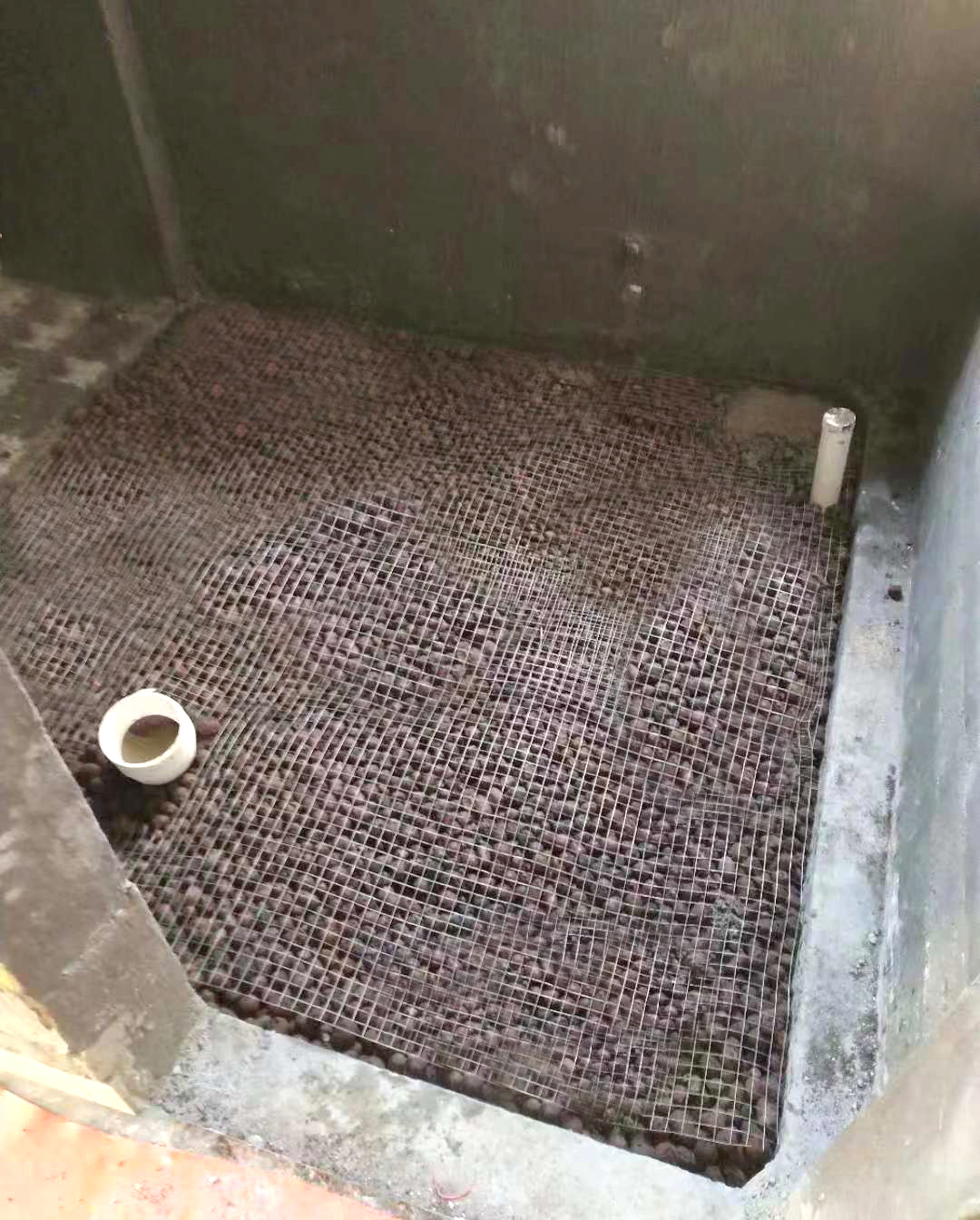 做完衛生間防水，要不要抹一層水泥砂漿再貼瓷磚